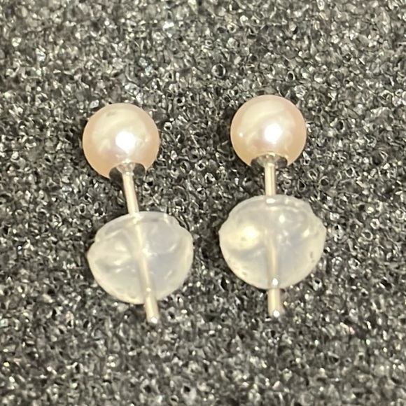 14 Karat White Gold Pearl Earring - Picture 3 of 6